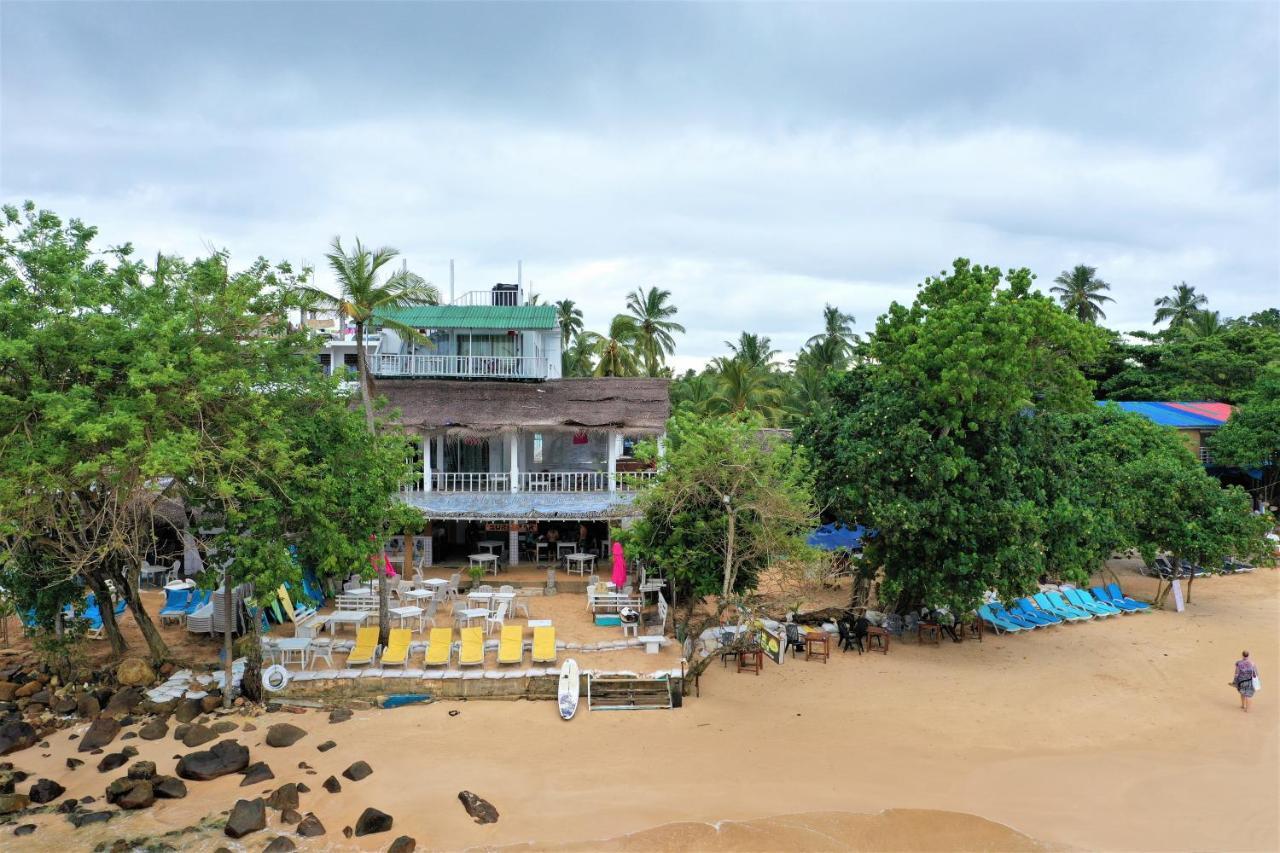 Surf Bar Mirissa Hotell Exteriör bild