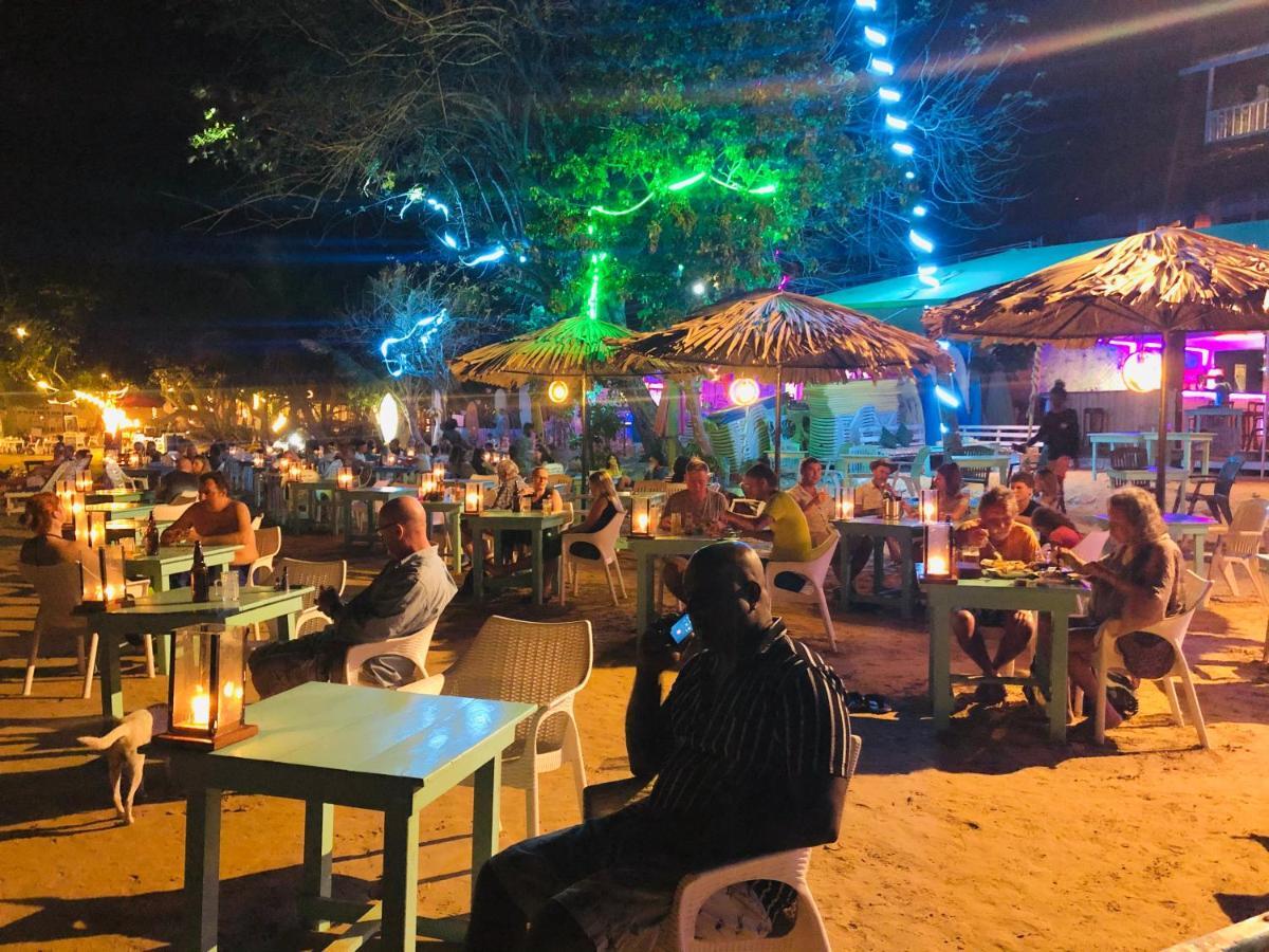 Surf Bar Mirissa Hotell Exteriör bild